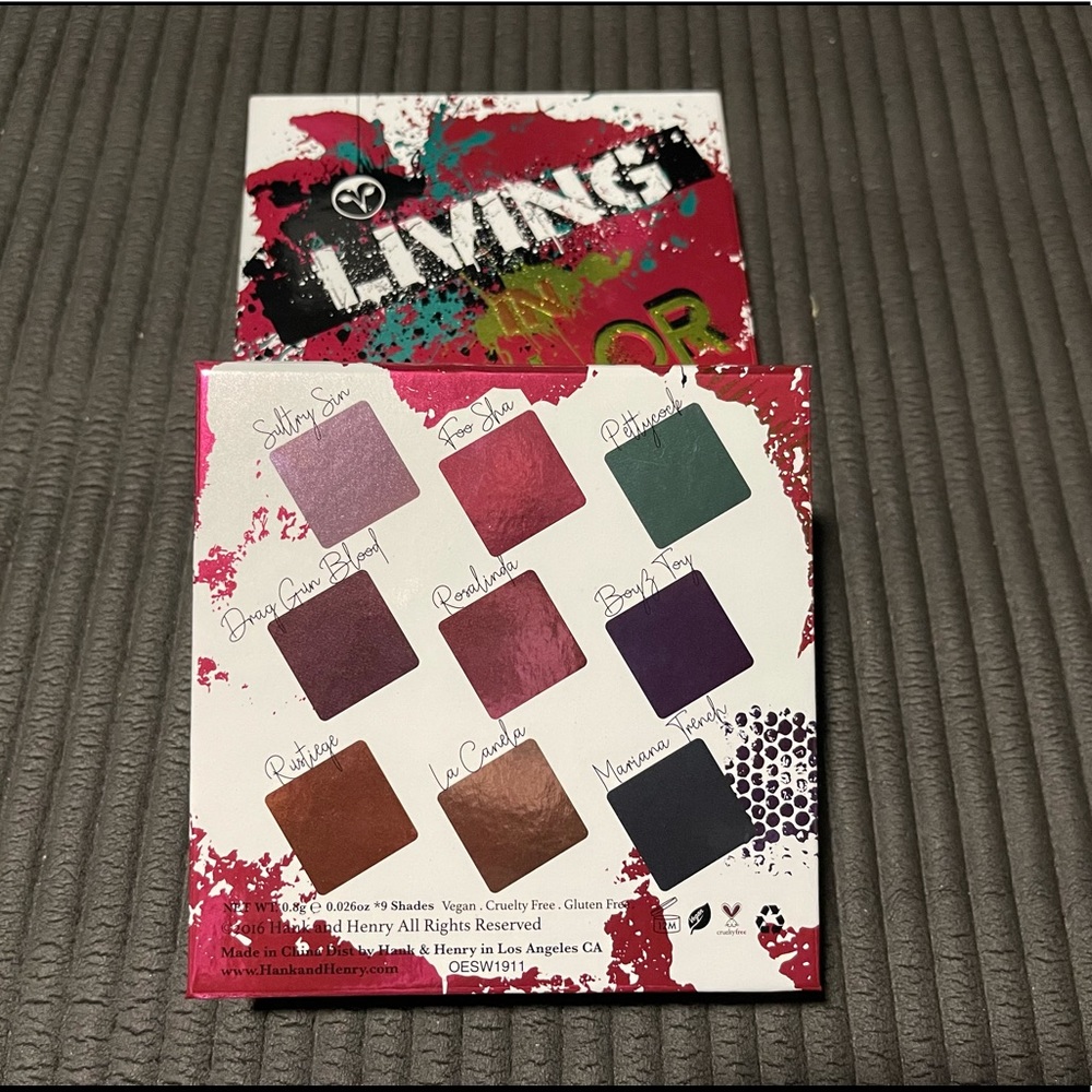 Hank & Henry Eye Shadow Palette, Living In Color